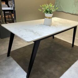 Трпезариска маса A2261